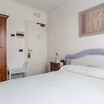מלון Florence Garda 3*